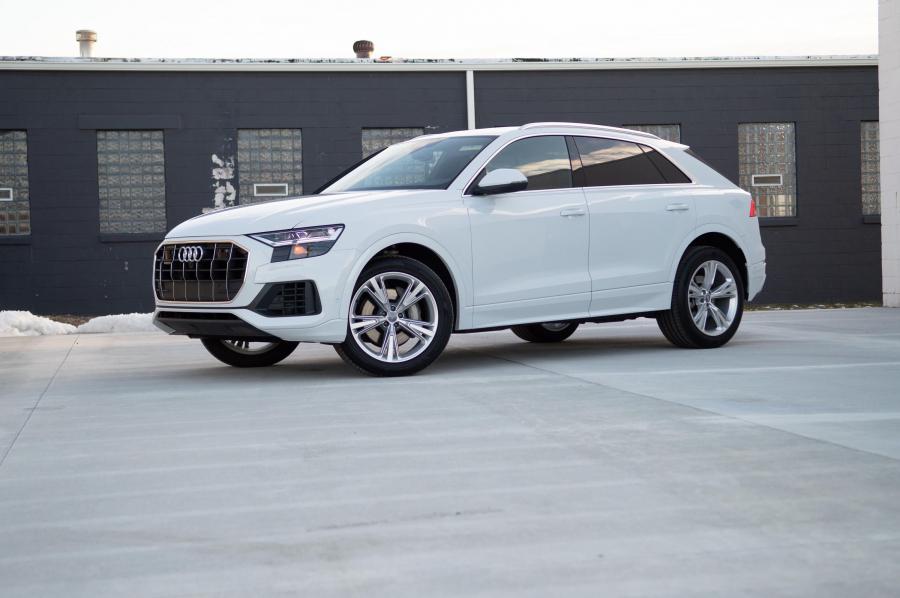  Audi Q8 55 TFSI Quattro 2018 года  (NA) (фото 23 из 32)